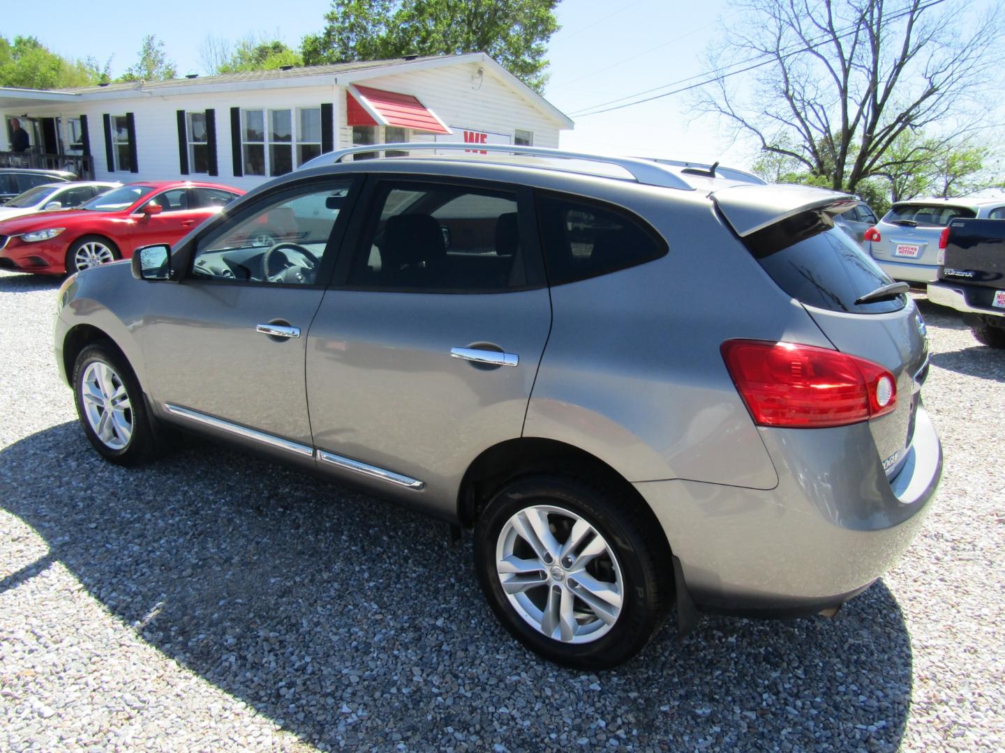 2015 Gray /Gray Nissan Rogue Select S 2WD (JN8AS5MT2FW) with an 2.5L L4 DOHC 16V engine, Automatic transmission, located at 15016 S Hwy 231, Midland City, AL, 36350, (334) 983-3001, 31.306210, -85.495277 - Photo#5